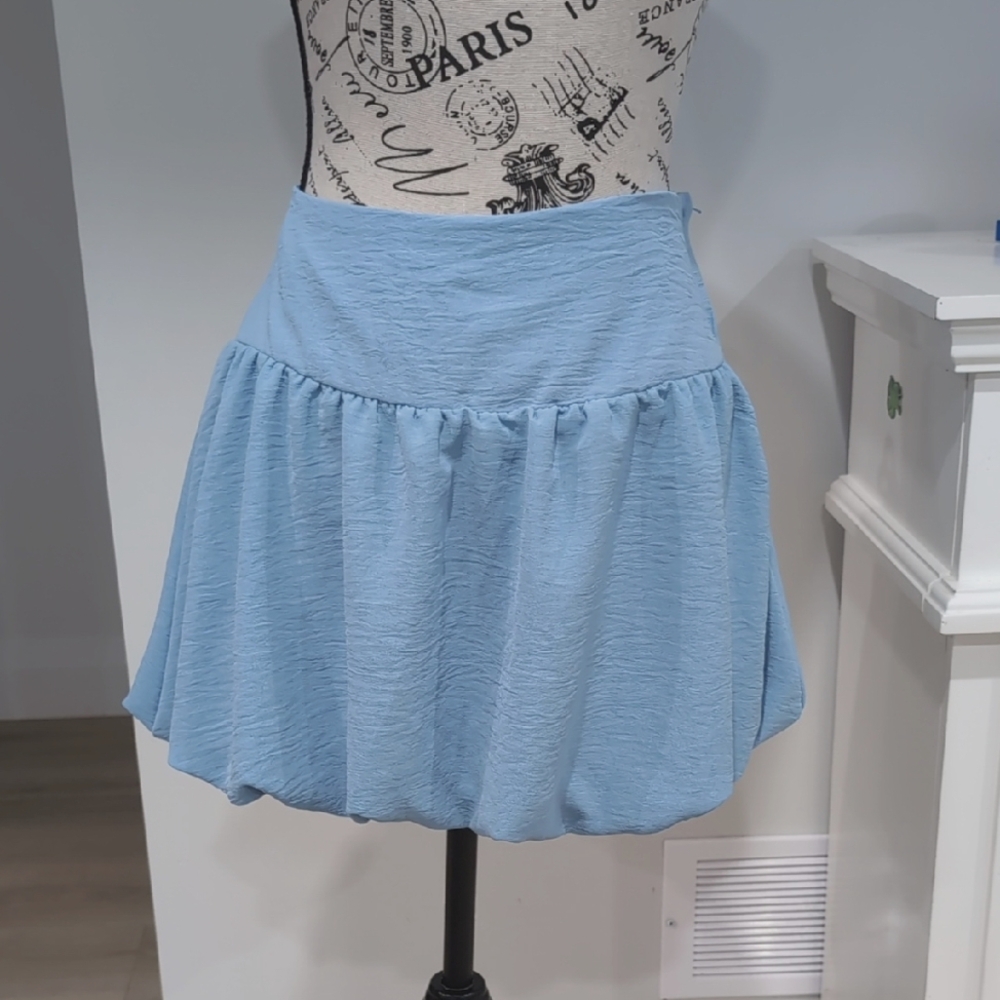 MONTEAU | Women's Sky Blue Mid-Rise Elasticized Bottom Zip Up Mini Bubble Skirt